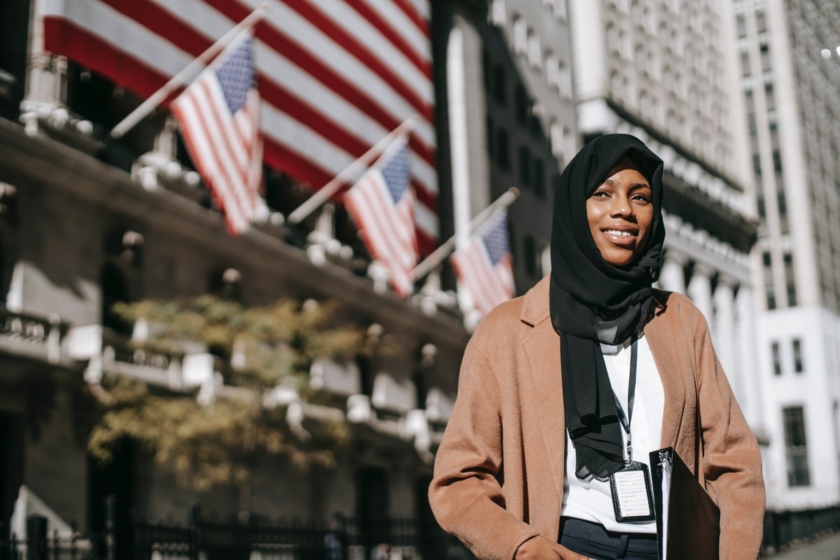 Stylish dan Sopan, Inilah 3 Atasan Baju Muslim Wanita yang Patut Dicoba Stylish dan Sopan, Inilah 3 Atasan Baju Muslim Wanita yang Patut Dicoba