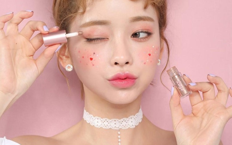6 Tren Makeup Korea 2021 dari Para K-Pop Idol! 6 Tren Makeup Korea 2021 dari Para K-Pop Idol!