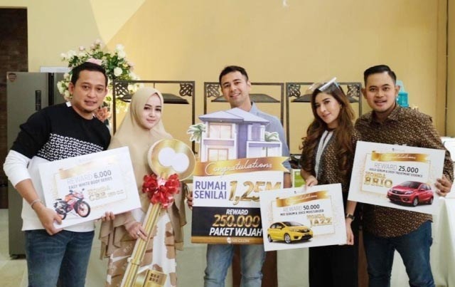 Raffi Ahmad Ikut Serahkan Reward Rumah Rp 1M dari MS Glow Raffi Ahmad Ikut Serahkan Reward Rumah Rp 1M dari MS Glow