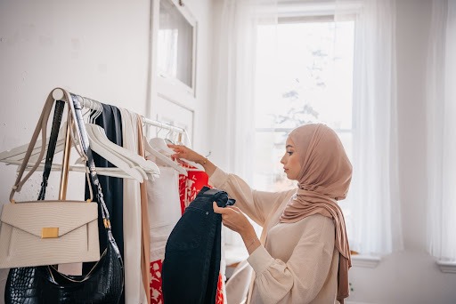 4 Tips Memilih Baju Muslim Wanita yang Nyaman dan Kekinian 4 Tips Memilih Baju Muslim Wanita yang Nyaman dan Kekinian