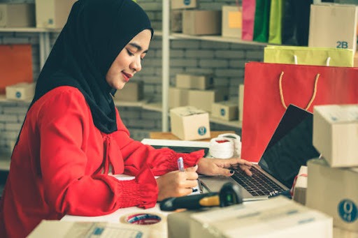 Model Baju Muslim Wanita Terbaru, Simpel namun Tetap Terlihat Elegan Model Baju Muslim Wanita Terbaru, Simpel namun Tetap Terlihat Elegan