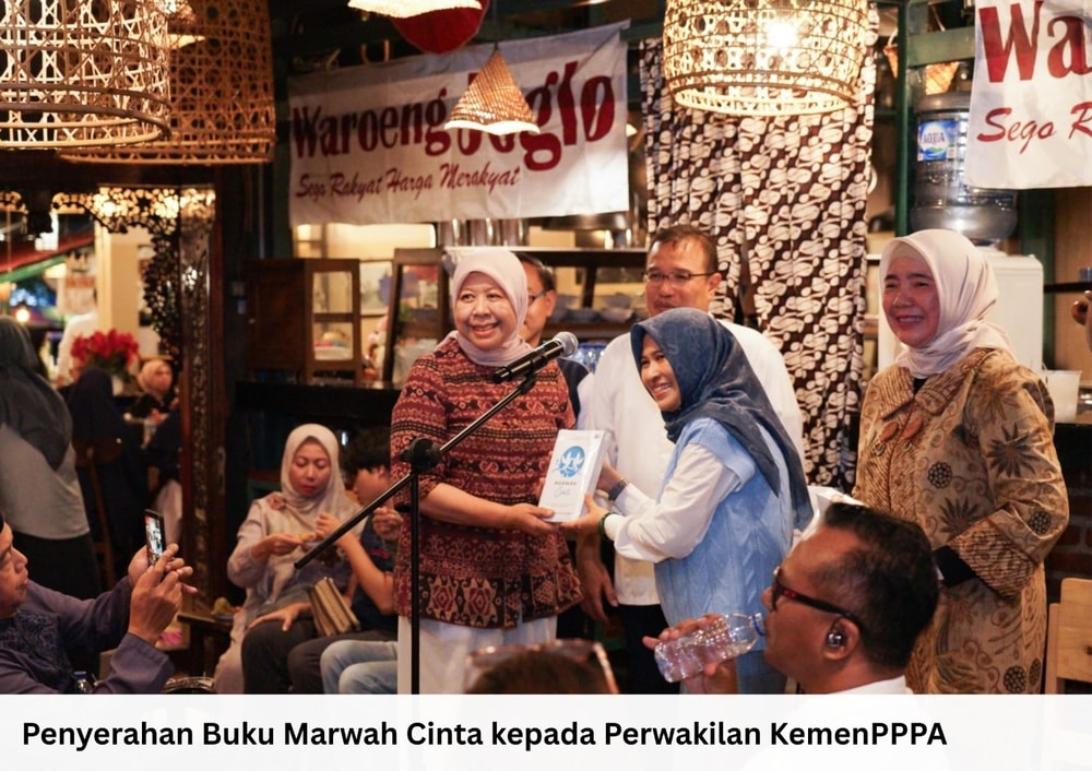 Penyerahan Buku Marwah Cinta kepada Perwakilan KemenPPPA