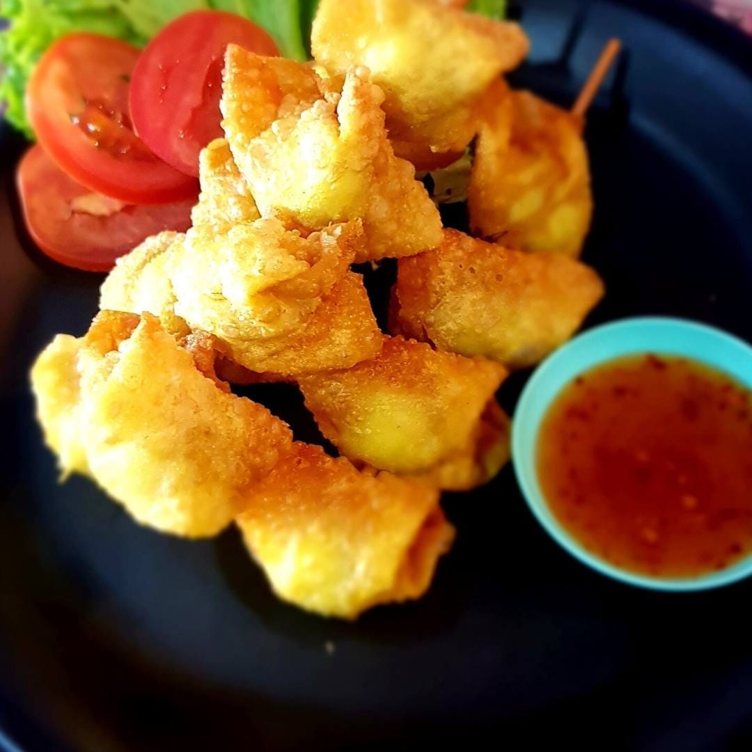 THAI FRIED WONTON SATAY

Pangsit goreng khas Thailand yang disertai resep saus khas Thai Street Food