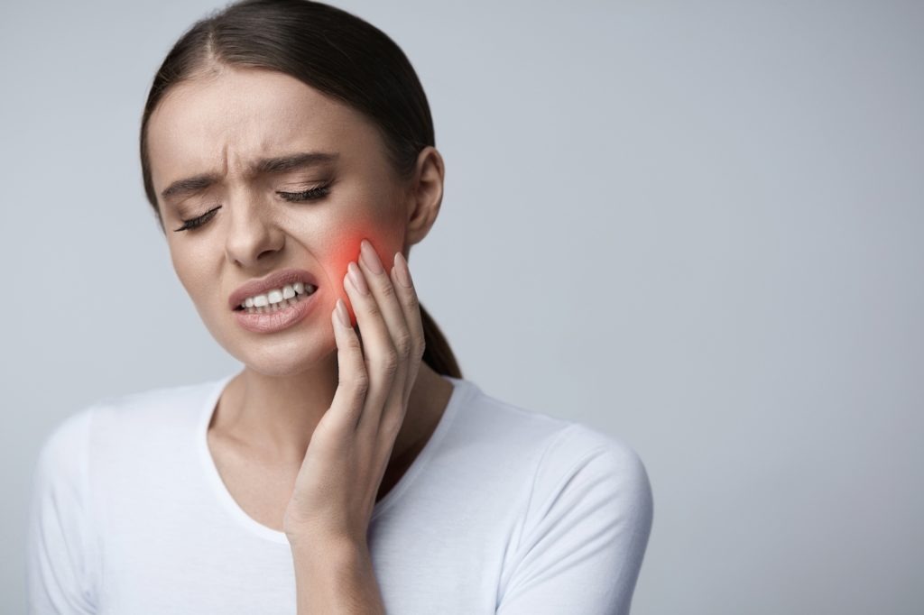 Sakit Gigi Saat Berpuasa? Jangan Panik! Ketahui Penyebab dan Cara Mencegahnya, Supaya Puasa Kamu Tetap Lancar!