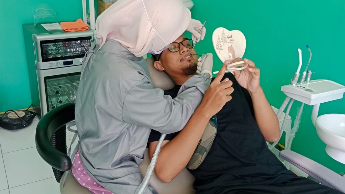 Dokter Gigi Solo Pasang Behel: Atasi Masalah yang Mengintai Pengguna Kawat Gigi