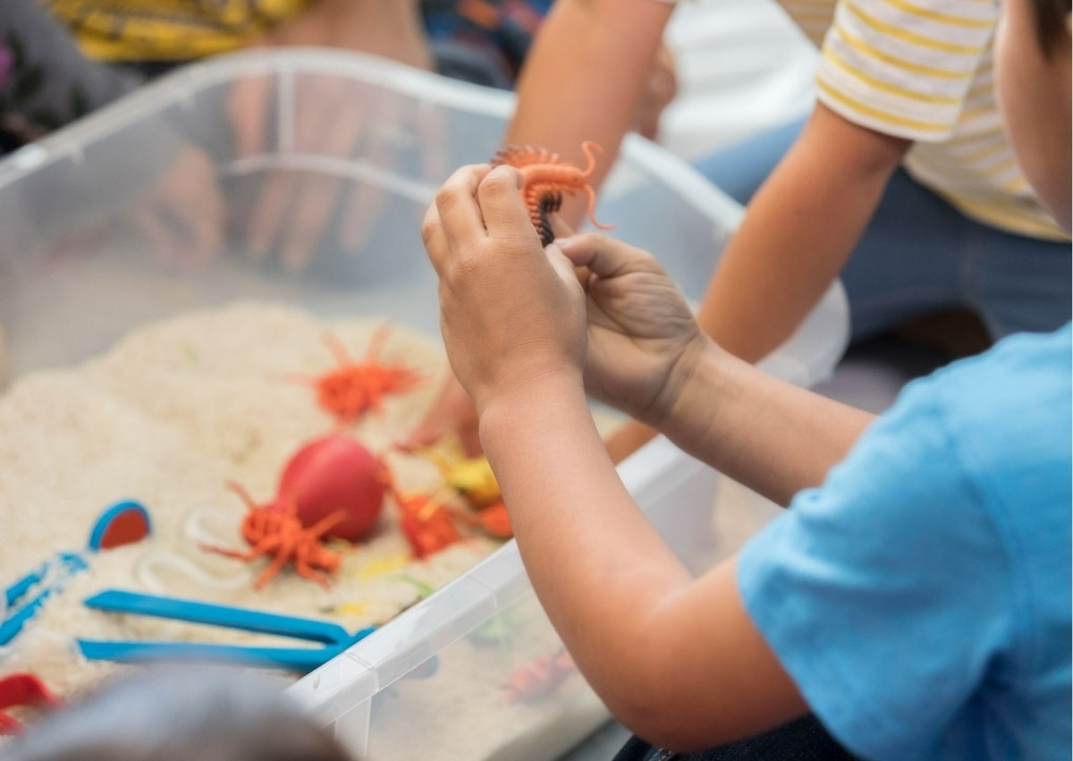 Inilah 5 Ide Sensory Play yang Sederhana Namun Tetap Menyenangkan