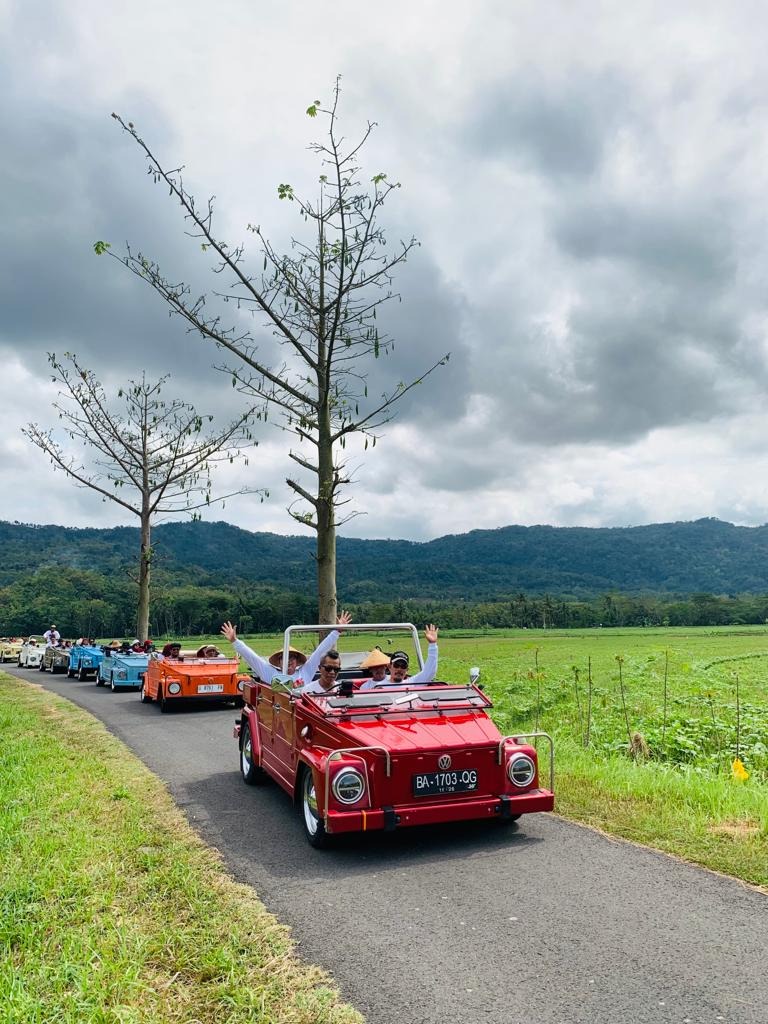 Tour Wisata Menggunakan Mobil Volkswagen (VW) safari ke Menoreh View ...