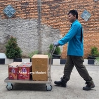 Bellboy Trolley Troli Hotel