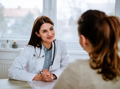 Bumil sedang konsultasi kepada dokter