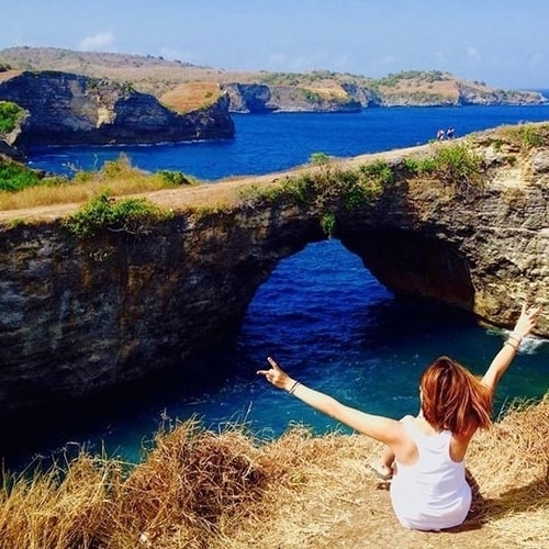 Pemandangan Tebing Broken Beach Pasih Uug di Nusa Penida Barat Bali