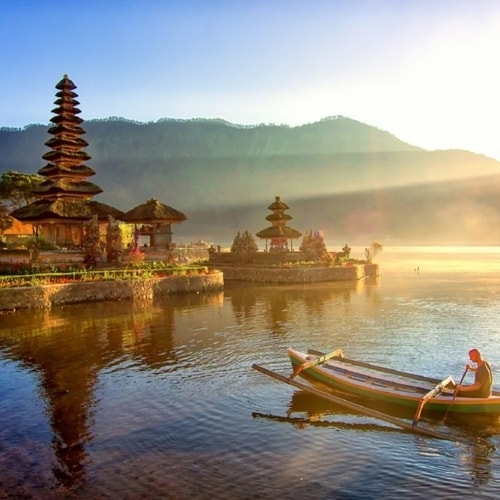 Pemandangan Pura Ulun Danu Beratan Bedugul Paket Tour Bali Hemat 3H2M
