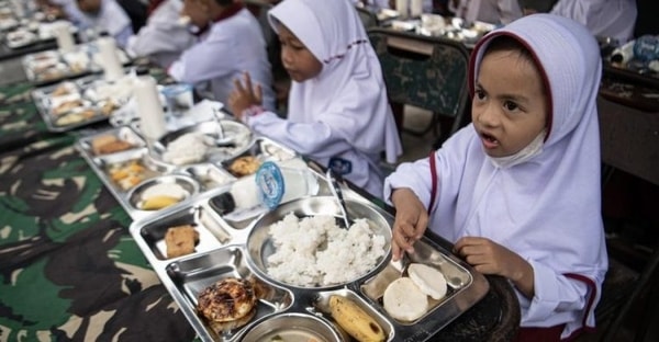 Program Makan Bergizi Gratis (MBG): Komitmen Presiden Prabowo untuk Generasi Emas Indonesia