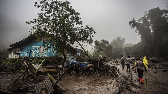 Banjir & Longsor Melanda Bogor! Waspada Berbagai Penyakit Berikut Ini Usai Banjir!