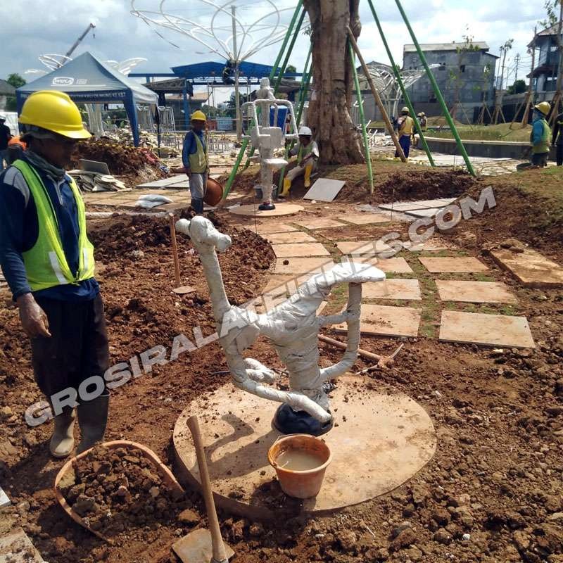Pemasangan Alat Fitnes Outdoor Wika Jaya Konstruksi KSO Jakarta