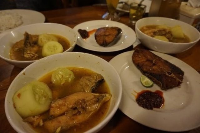 Meskipun hanya sebuah warung tapi pengunjung nya sangat ramai dan banyak orang2 terkenal yg perna datang untuk mencicipi resep tradisional dari mak Beng.
